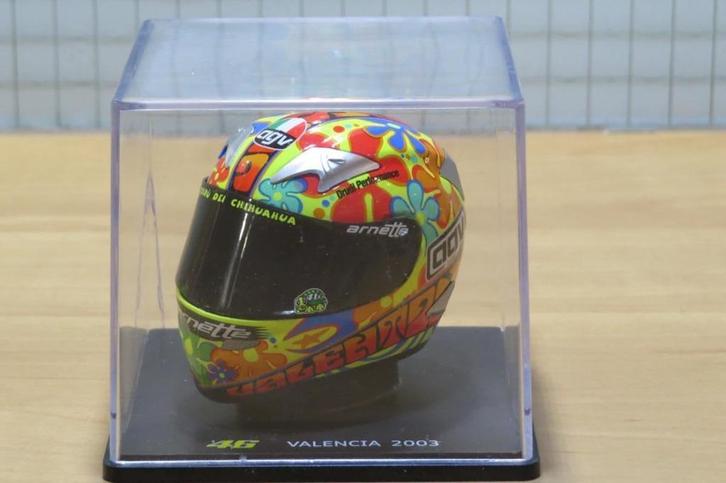 Valentino Rossi AGV helmet 2003 Valencia 1:5, Hobby en Vrije tijd, Modelauto's | 1:5 tot 1:12, Nieuw, Overige typen, 1:5 t/m 1:8