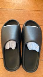Yeezy slides, Ophalen of Verzenden, Overige maten, Zwart