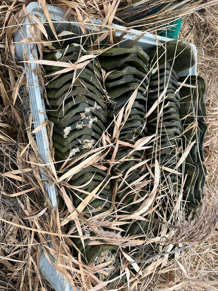 Oude dakpannen - 3 kuubskisten vol, Doe-het-zelf en Verbouw, Dakpannen en Dakbedekking, Gebruikt, Dakpannen, Steen of Klei, Grijs