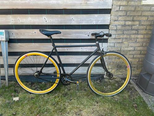 Fixie bike / mat zwart met gouden velgen, Fietsen en Brommers, Fietsen | Racefietsen, Gebruikt, Overige merken, Minder dan 10 versnellingen