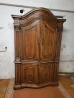 Massief houten kast met houtsnijwerk, Ophalen