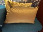 2 Claudi Kussens - Gouden Kleur, Huis en Inrichting, Ophalen of Verzenden, Zo goed als nieuw, Geel, Rechthoekig