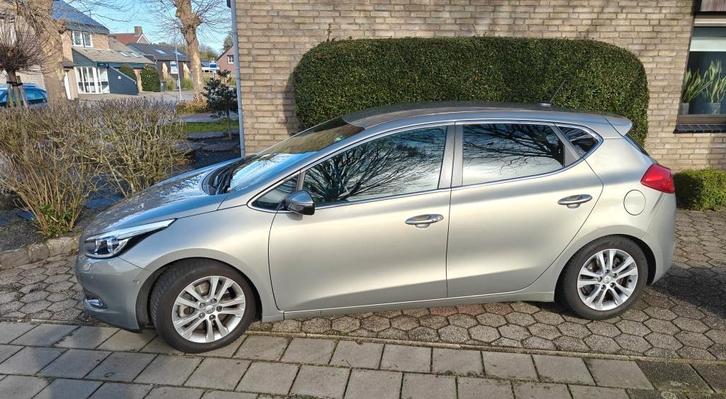 Ceed 1.6 GDI Super Pack 2013 Grijs/Brons, Auto's, Kia, Particulier, (Pro) Cee d, ABS, Achteruitrijcamera, Airbags, Airconditioning