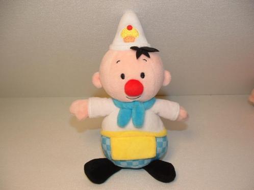 STUDIO 100 BUMBA CLOWN VERKLEED ALS BAKKER VELOURS HUIDSKLEU, Kinderen en Baby's, Speelgoed | Knuffels en Pluche, Nieuw, Overige typen