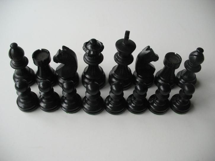 Mooie grote houten schaakstukken, Hobby en Vrije tijd, Gezelschapsspellen | Bordspellen, Gebruikt, Een of twee spelers, Ophalen of Verzenden