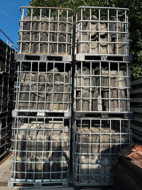 2.000 stuks gave beton dakpannen / Sneldekkers, Antiek en Kunst, Curiosa en Brocante, Ophalen