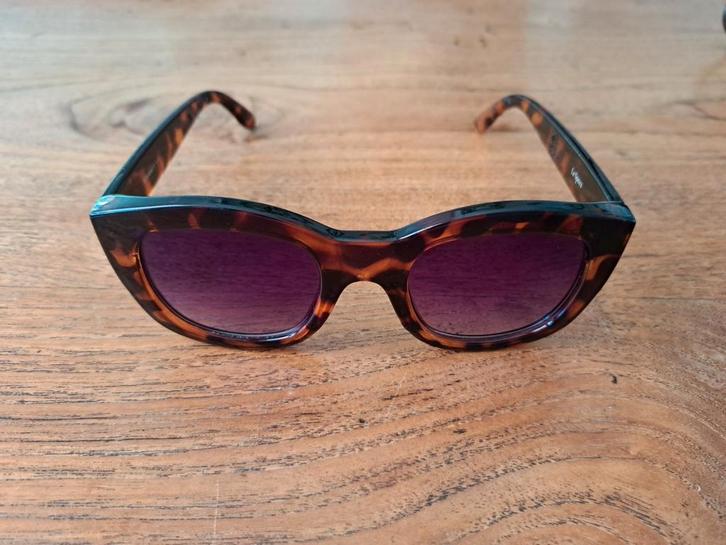 Zonnebril Le Specs bruin gevlekt, Sieraden, Tassen en Uiterlijk, Zonnebrillen en Brillen | Dames, Gebruikt, Zonnebril, Overige merken