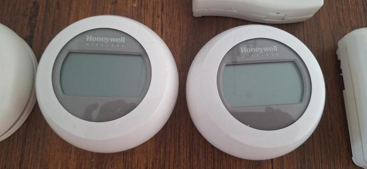 HONEYWELL EVOHOME ROUND WIRELESS THERMOSTAAT!! T87RF2025., Doe-het-zelf en Verbouw, Thermostaten, Zo goed als nieuw, Ophalen of Verzenden