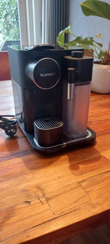 Grande Gran Lattissima Nespresso DeLonghi Cup Koffiemachine, Witgoed en Apparatuur, Koffiezetapparaten, Gebruikt, Koffiepads en cups