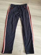 Donkerblauwe broek met rode streep van Musthaves, maat m, Kleding | Dames, Broeken en Pantalons, Maat 38/40 (M), Musthaves, Lang