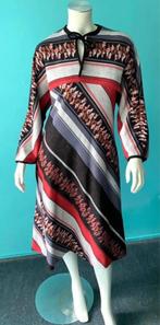 Vintage originele jaren 70 jurk zwart/rood maat 40, Kleding | Dames, Jurken, Maat 38/40 (M), Verzenden, Vintage, Knielengte