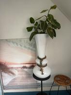 Elegante witte glazen vaas, Ophalen