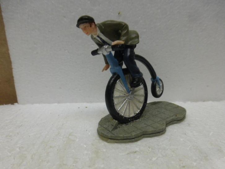 luville Cyclist kerstdorp poppetje figurine fiets beeldje, Diversen, Kerst, Zo goed als nieuw, Ophalen of Verzenden