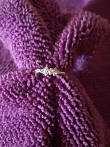 Ring Met Zirkonia NIEUW.  beschikbaar voor biedingen