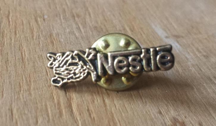 Originele NESTLE-speld – nieuw, verguld, uniek verzamelstuk, Verzamelen, Speldjes, Pins en Buttons, Nieuw, Speldje of Pin, Merk