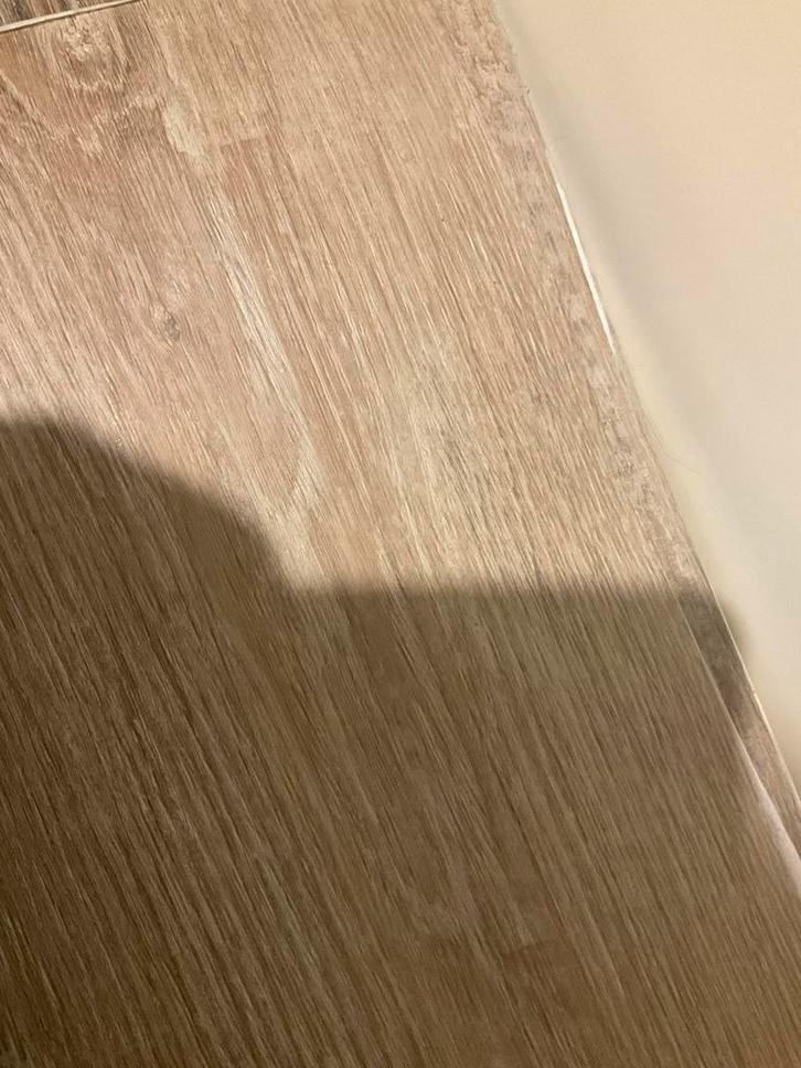 50m2 zelklevende Senso PVC laminaat wegens omstandigheden, Huis en Inrichting, Stoffering | Vloerbedekking, Nieuw, Laminaat, Bruin