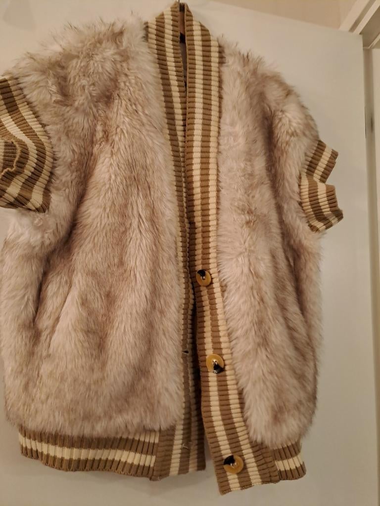 Mooie nieuwe bodywarmer, Feelhos, Ophalen of Verzenden, Zo goed als nieuw, Maat 38/40 (M)