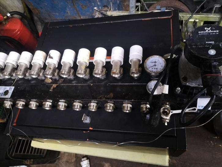 Verwarmingsverdeler met Pomp, Doe-het-zelf en Verbouw, Verwarming en Radiatoren, Gebruikt, Overige typen, 800 watt of meer, Minder dan 30 cm