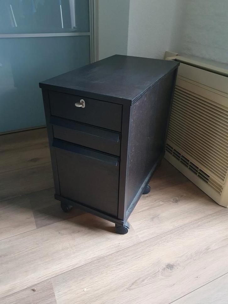 Donker bruine ladekast op wielen, Huis en Inrichting, Kasten | Computermeubels, Gebruikt, 70 tot 120 cm, Metaal, Ophalen