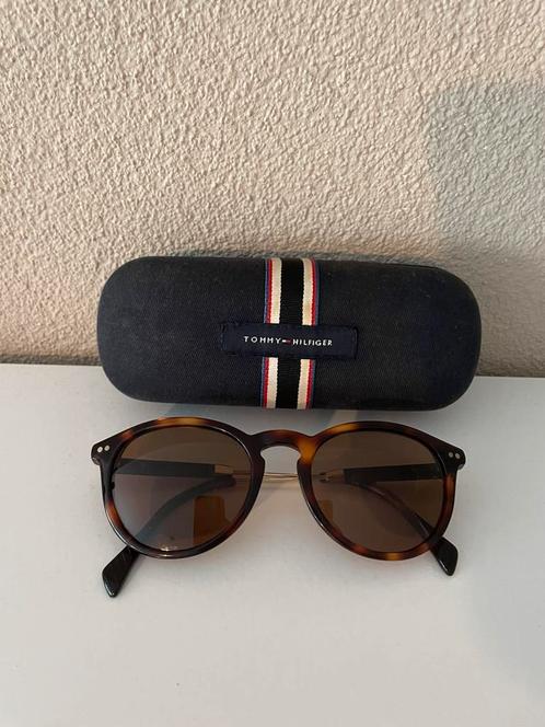 Tommy Hilfiger zonnebril, bruine gepolariseerde glazen, Sieraden, Tassen en Uiterlijk, Zonnebrillen en Brillen | Dames, Gebruikt