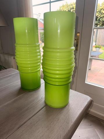 Prachtige set van 2 groene vazen beschikbaar voor biedingen