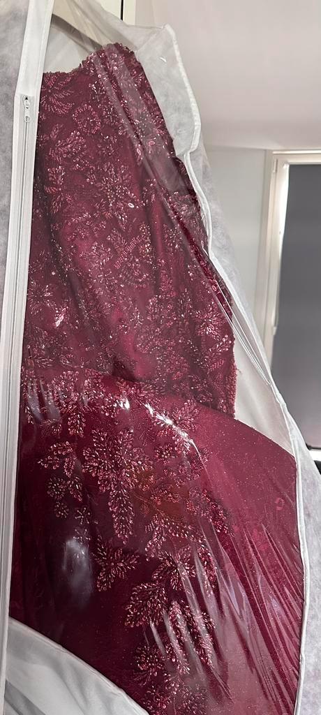 Henna jurk bordeau/ kinalik, Kleding | Dames, Trouwkleding en Trouwaccessoires, Nieuw, Trouwjurk, Rood, Ophalen