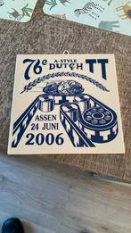 Te koop delfts blauw tegeltje van de tt, Huis en Inrichting, Woonaccessoires | Tekstborden en Spreuken, Ophalen of Verzenden, Zo goed als nieuw