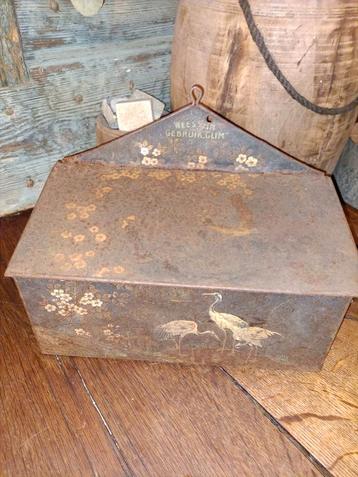 Oude brocante poetsblik met eenden erop beschikbaar voor biedingen
