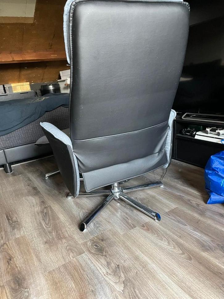 Massagestoel met voetenbankje en warmtefuncties, Huis en Inrichting, Stoelen, Zo goed als nieuw, Eén, Stof, Grijs, Ophalen of Verzenden