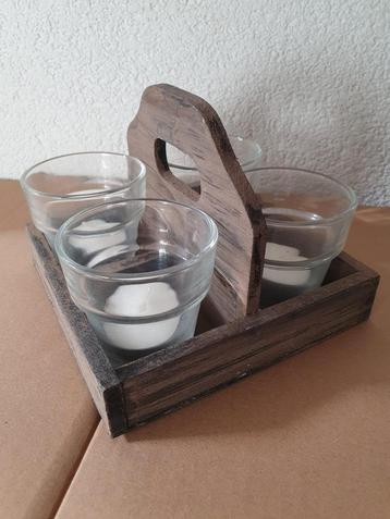 Nieuw Houten kandelaar met 4 glazen houders voor oa kaarsjes beschikbaar voor biedingen