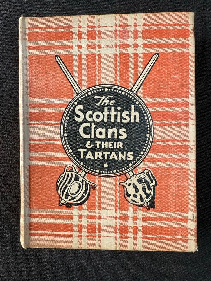 The Scottish Clans & Their Tartans - W. & A.K. Johnston, Boeken, Geschiedenis | Vaderland, Gelezen, 20e eeuw of later, Ophalen of Verzenden