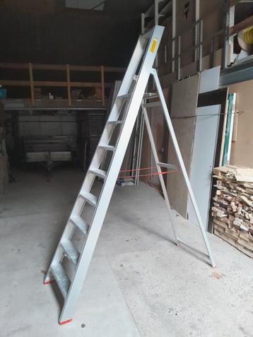 Professionele Aluminium Bordes trap met 9 trede beschikbaar voor biedingen