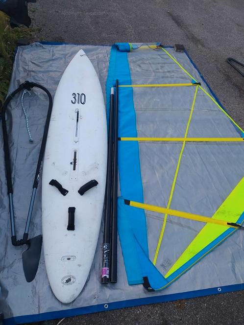 Hifly 310 beginnersset met zwaard, compl tuig, 2-delige mast, Watersport en Boten, Windsurfen, Zo goed als nieuw, Zeil, Minder dan 250 cm