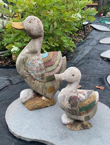 Set 2 vintage houten eenden met ei beschikbaar voor biedingen