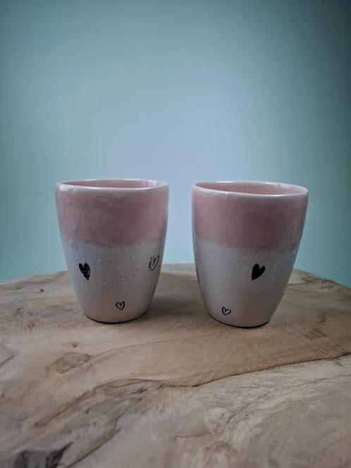 2 stuks handgemaakte keramiek bekers Pink Love Medium, Huis en Inrichting, Keuken | Servies, Nieuw, Kop(pen) en/of Schotel(s)