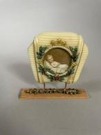 Klein antiek decoratief lijstje van was met geboren Christus, Ophalen of Verzenden