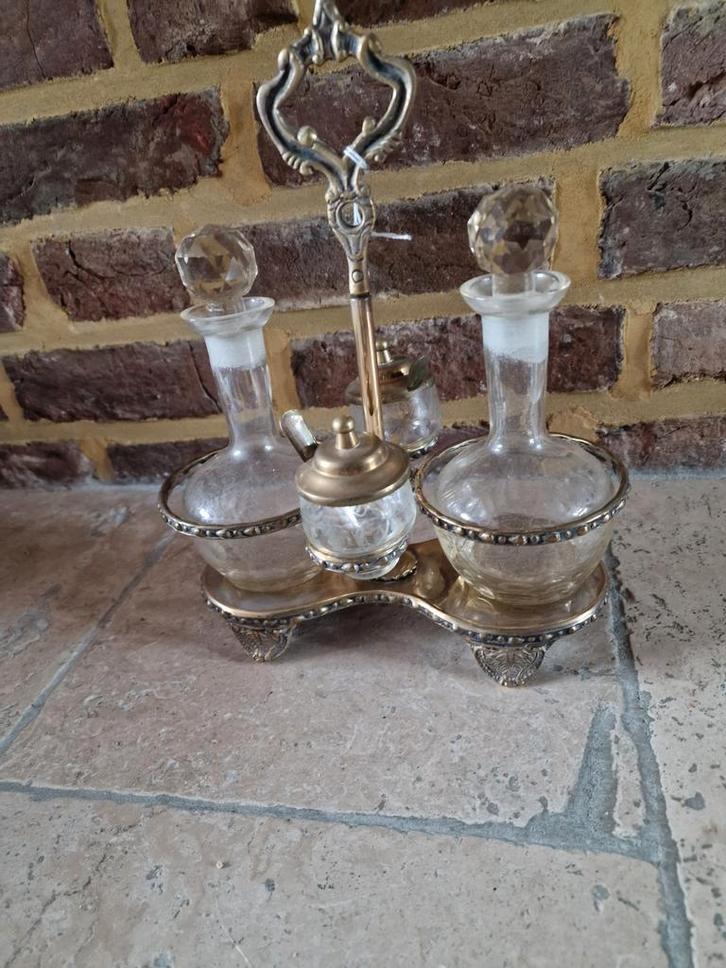 Antieke Cruet Set Compleet versierd met wijnranken, Antiek en Kunst, Antiek | Glas en Kristal, Ophalen of Verzenden