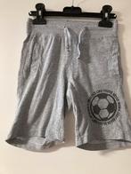 Nette short / kortebroek grijs voetbal maat 110, Ophalen of Verzenden, Zo goed als nieuw, Jongen, Broek
