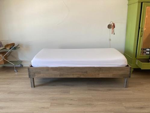 Ledikant met tempur matras (zo goed als nieuw), Huis en Inrichting, Slaapkamer | Bedden, Zo goed als nieuw, Eenpersoons, 90 cm
