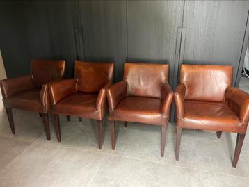 4 leren Stoelen met Armleuningen – Stevig & Stijlvol beschikbaar voor biedingen
