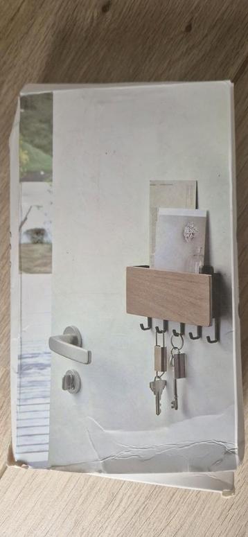 Sleutel hanger beschikbaar voor biedingen