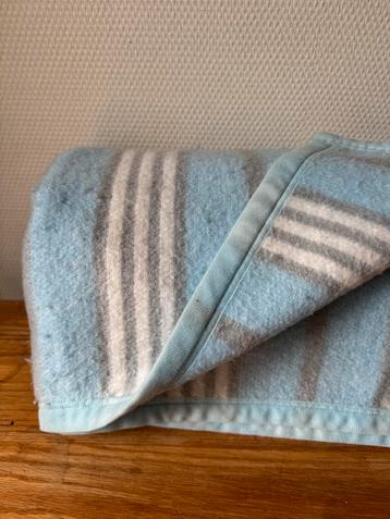 Vintage Lichtblauw Gestreep Woondeken, Deken, Acryl beschikbaar voor biedingen