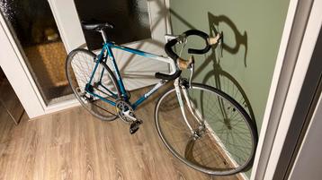Vintage racefiets beschikbaar voor biedingen