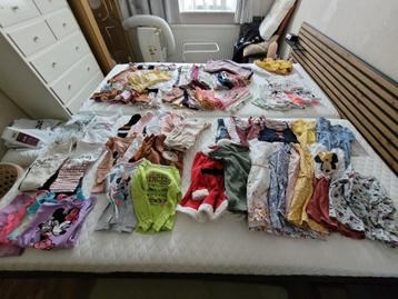 Groot kledingpakket meisjeskleding maat 86 beschikbaar voor biedingen