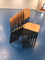 45 Houten Stapelstoelen met IJzeren Poten, Ophalen, Bruin, Zo goed als nieuw, Vijf, Zes of meer stoelen