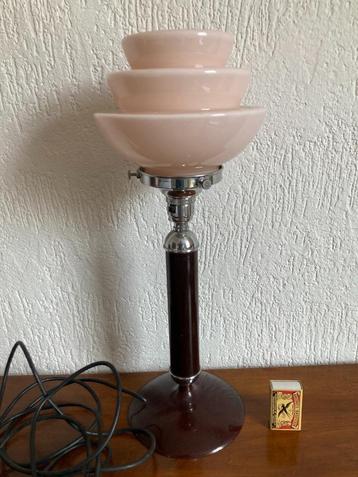 Design tafellampje met roze pastelroze melkglas pastel glas beschikbaar voor biedingen