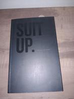 Suit Up, Ophalen of Verzenden, Zo goed als nieuw, Moppen