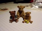 3 beren beeldjes /mini beeldjes handpainted zittende beertje, Verzamelen, Beren en Cherished Teddies, Overige merken, Beeldje