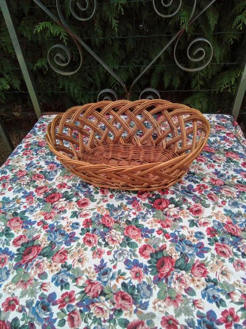 Rieten mandje., Huis en Inrichting, Woonaccessoires | Schalen en Manden, Gebruikt, Ovaal, Riet, Ophalen of Verzenden