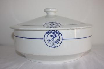 Antieke aardewerken dekschaal St. Armand ter de ferre beschikbaar voor biedingen